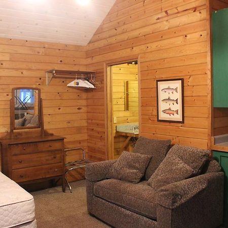 Twin Lakes Resort Бриджпорт Екстериор снимка