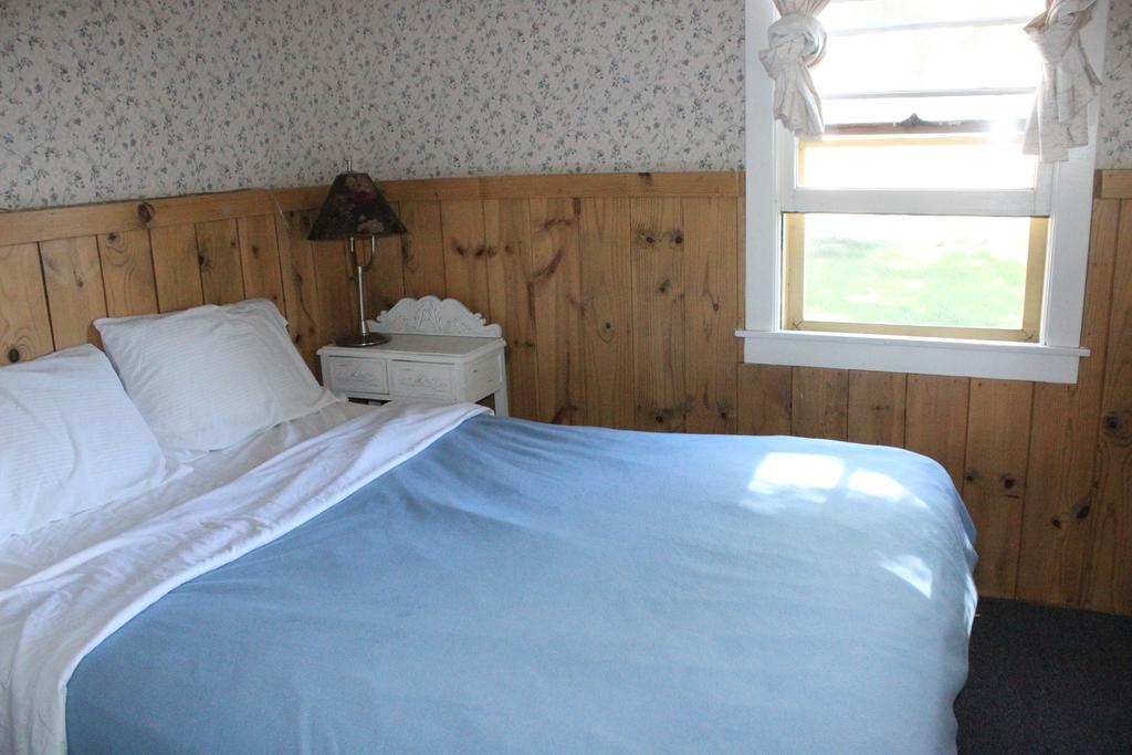 Twin Lakes Resort Бриджпорт Стая снимка