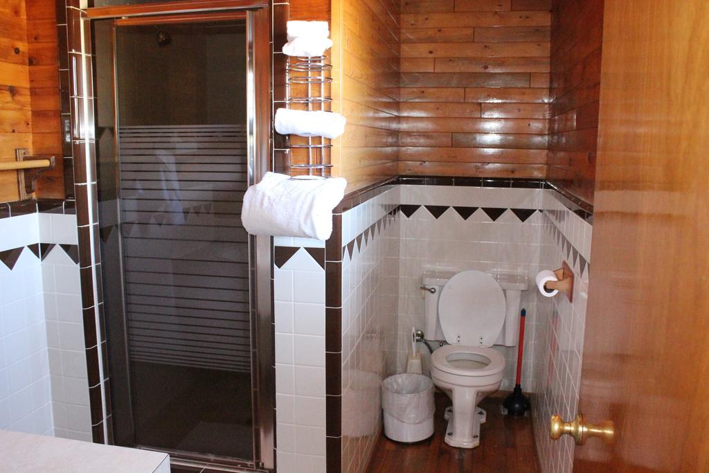Twin Lakes Resort Бриджпорт Стая снимка