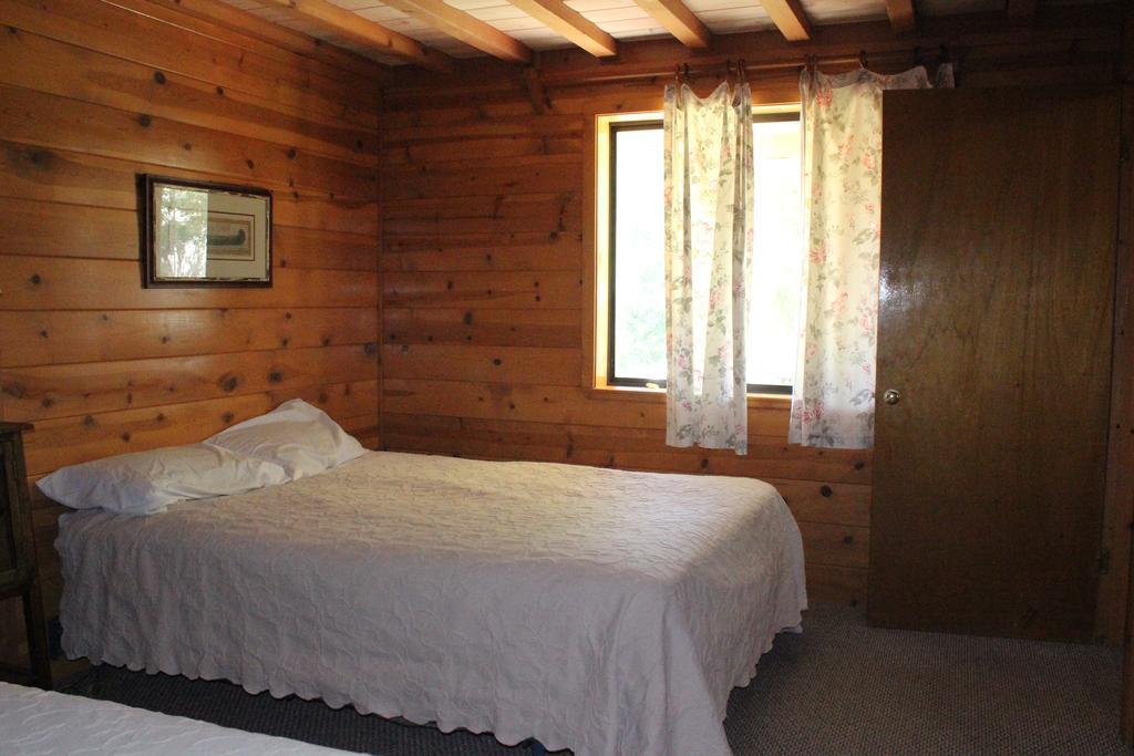 Twin Lakes Resort Бриджпорт Стая снимка