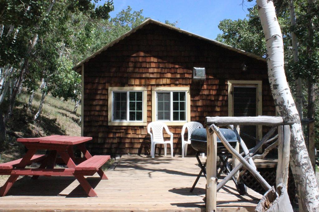 Twin Lakes Resort Бриджпорт Стая снимка