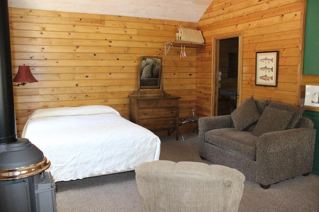Twin Lakes Resort Бриджпорт Стая снимка