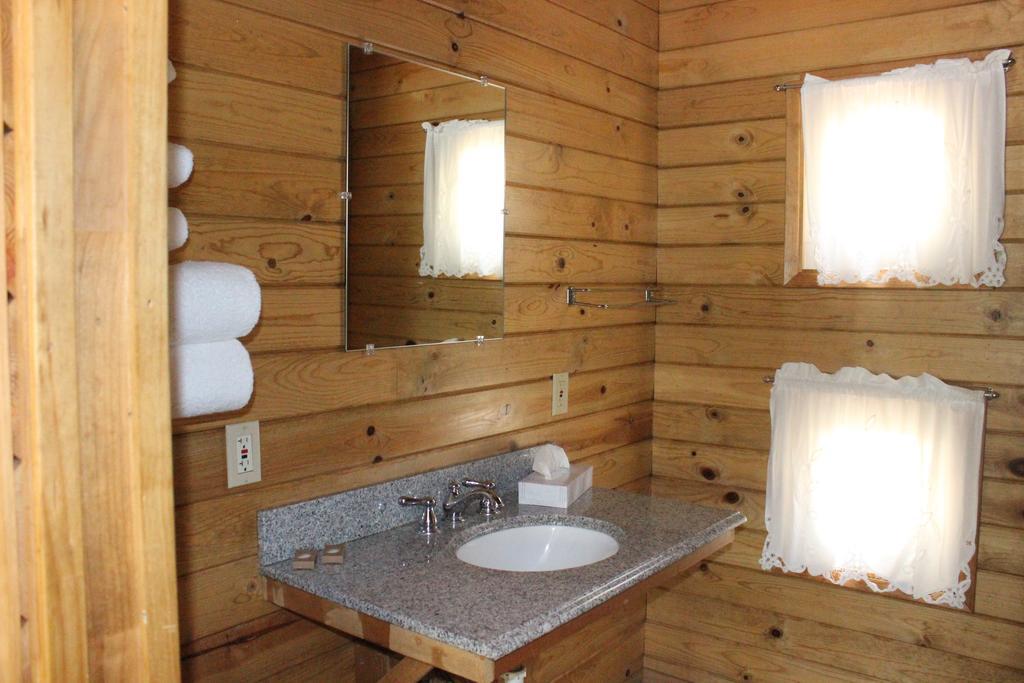 Twin Lakes Resort Бриджпорт Стая снимка