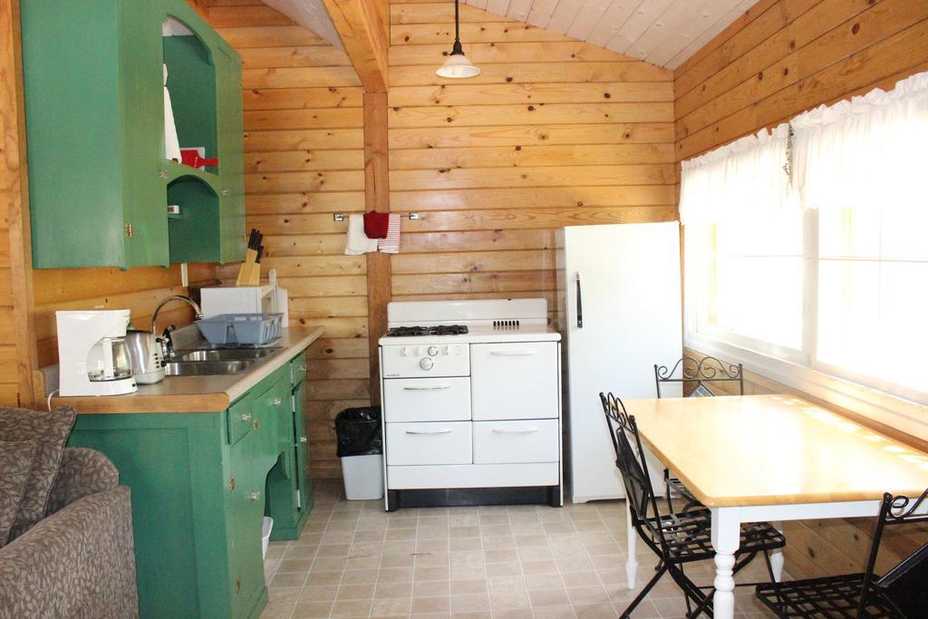 Twin Lakes Resort Бриджпорт Стая снимка