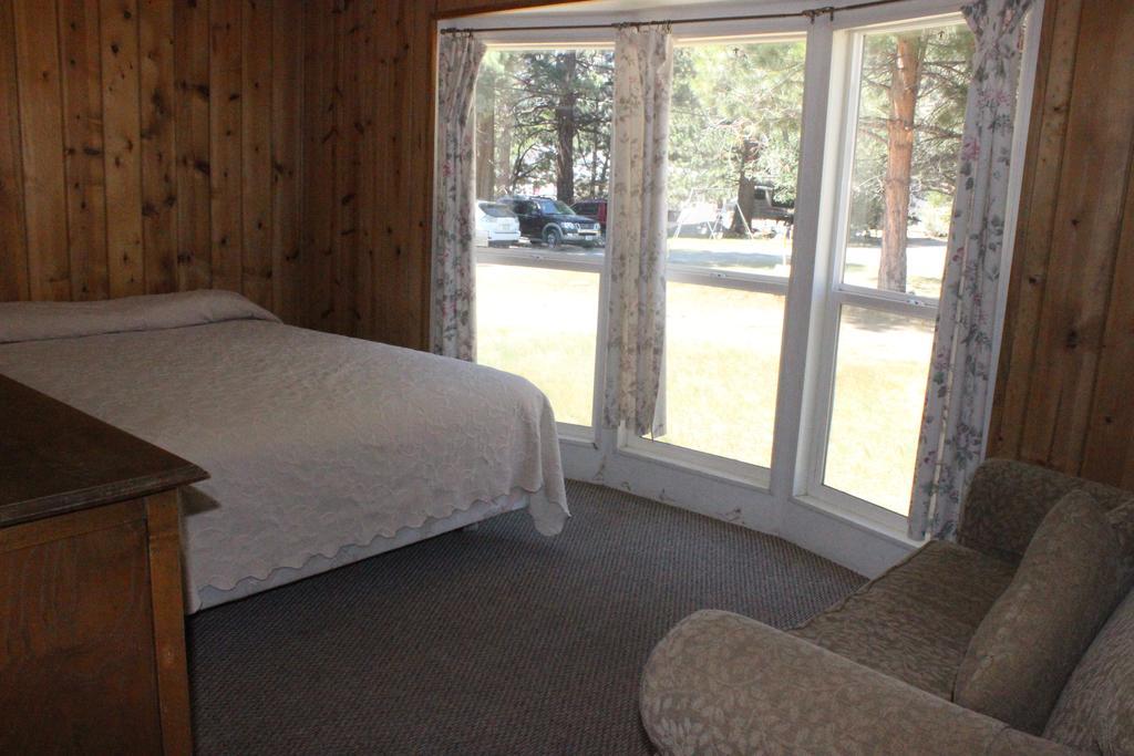 Twin Lakes Resort Бриджпорт Стая снимка