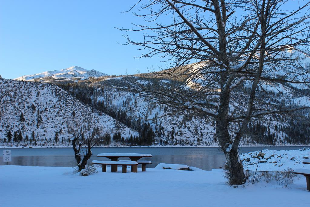 Twin Lakes Resort Бриджпорт Екстериор снимка