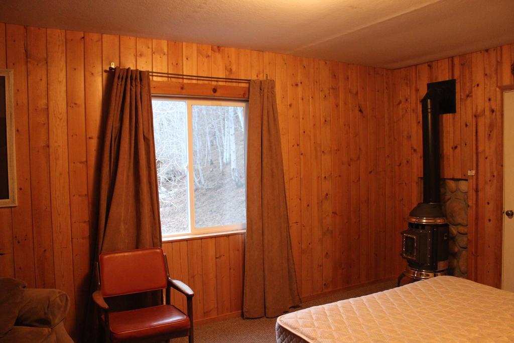 Twin Lakes Resort Бриджпорт Стая снимка