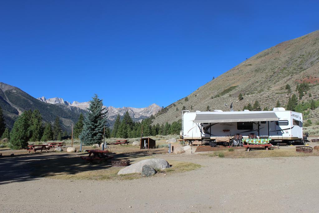 Twin Lakes Resort Бриджпорт Стая снимка