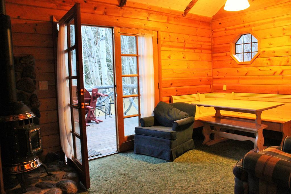 Twin Lakes Resort Бриджпорт Стая снимка