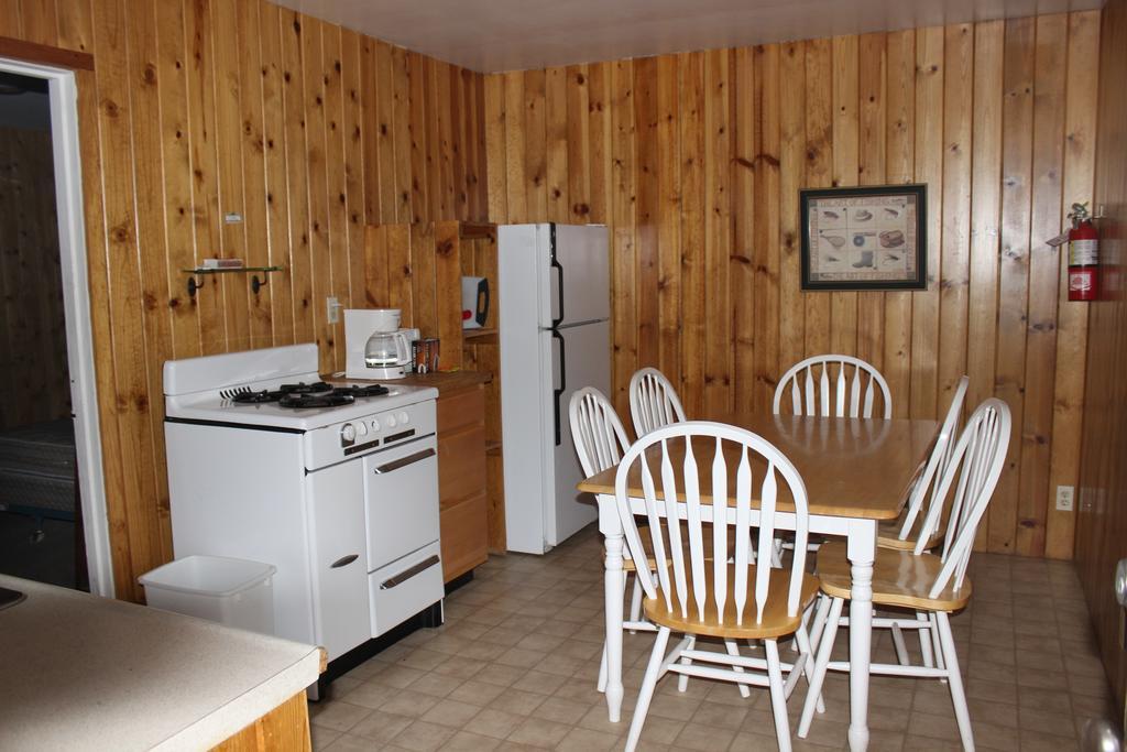Twin Lakes Resort Бриджпорт Стая снимка