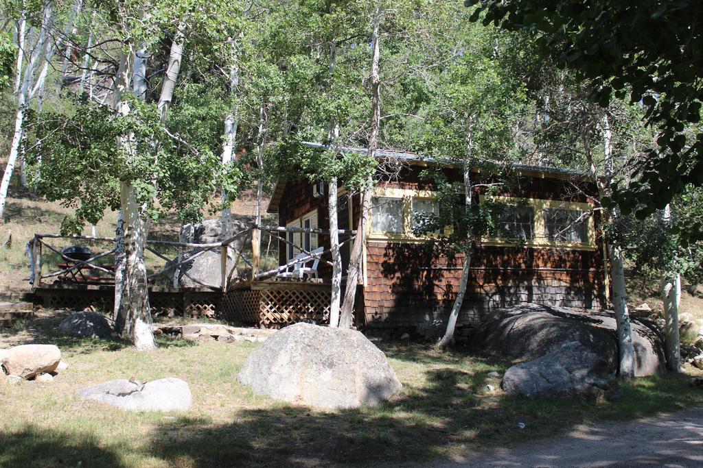 Twin Lakes Resort Бриджпорт Екстериор снимка