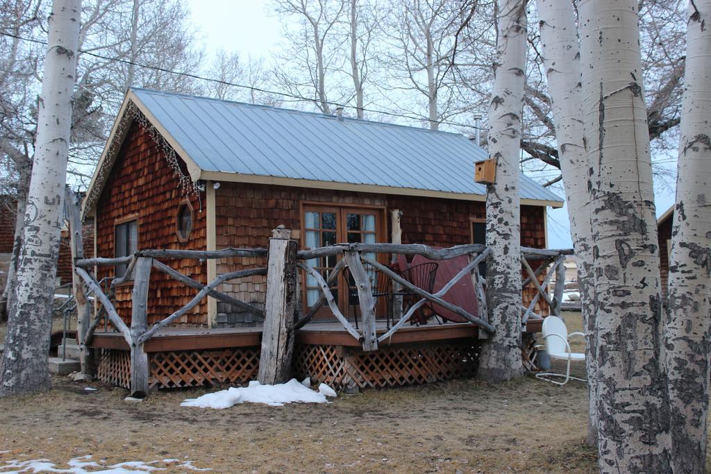 Twin Lakes Resort Бриджпорт Екстериор снимка